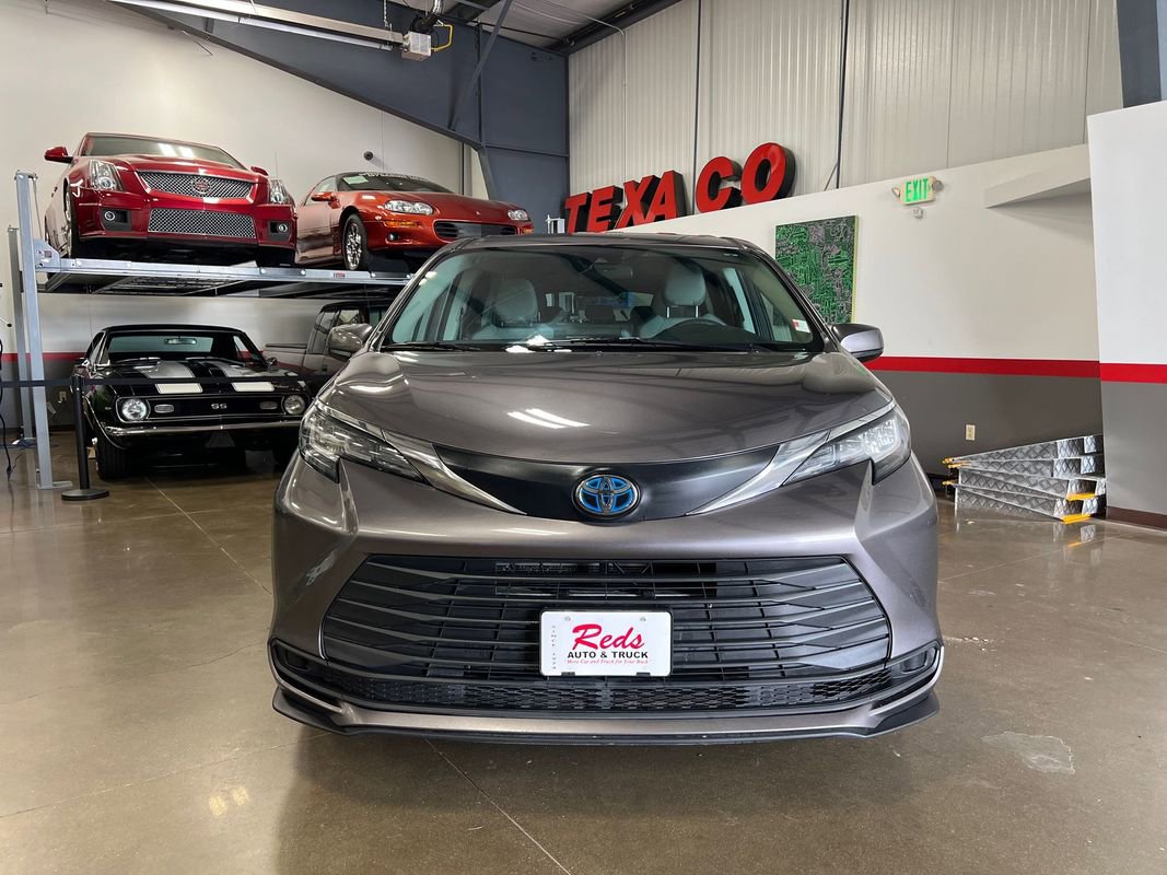 Used 2021 Toyota Sienna LE image 5
