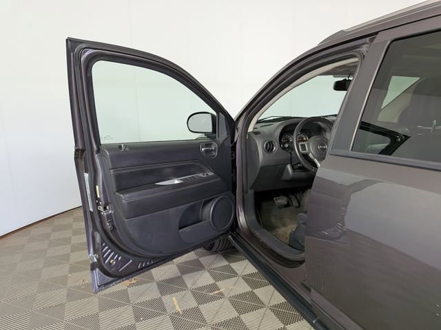 Used 2017 Jeep Compass High Altitude AWD/4WD image 10