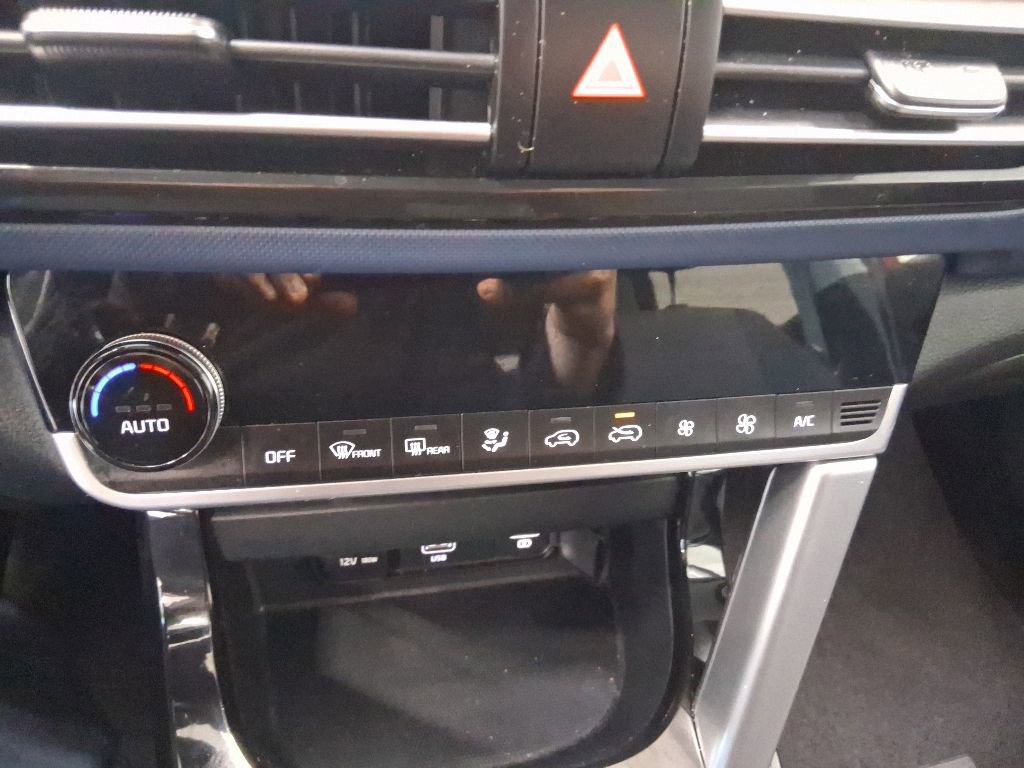 Used 2023 Kia Seltos S w/ Navigation Package FWD image 14