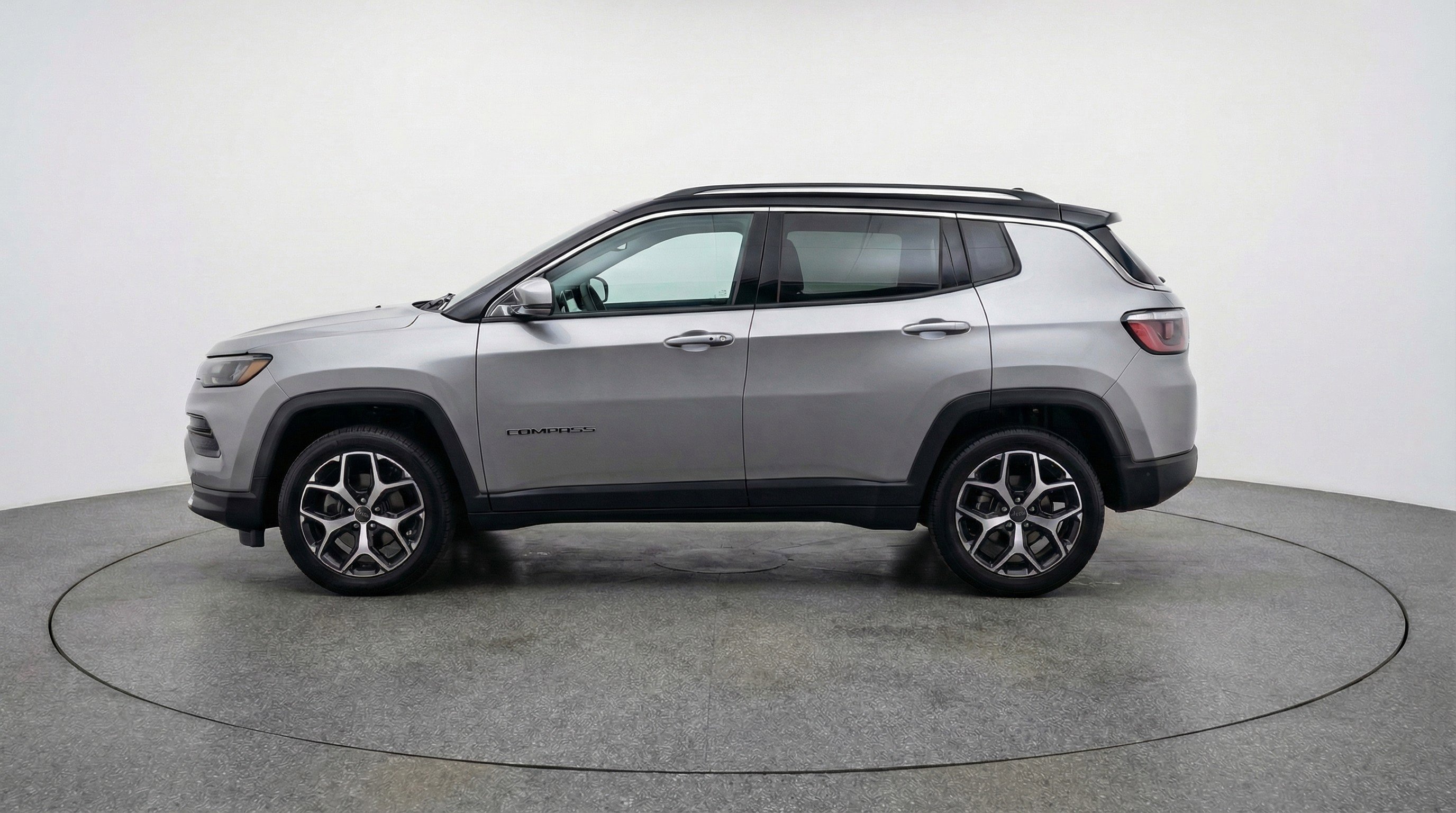 Used 2025 Jeep Compass Limited image 5