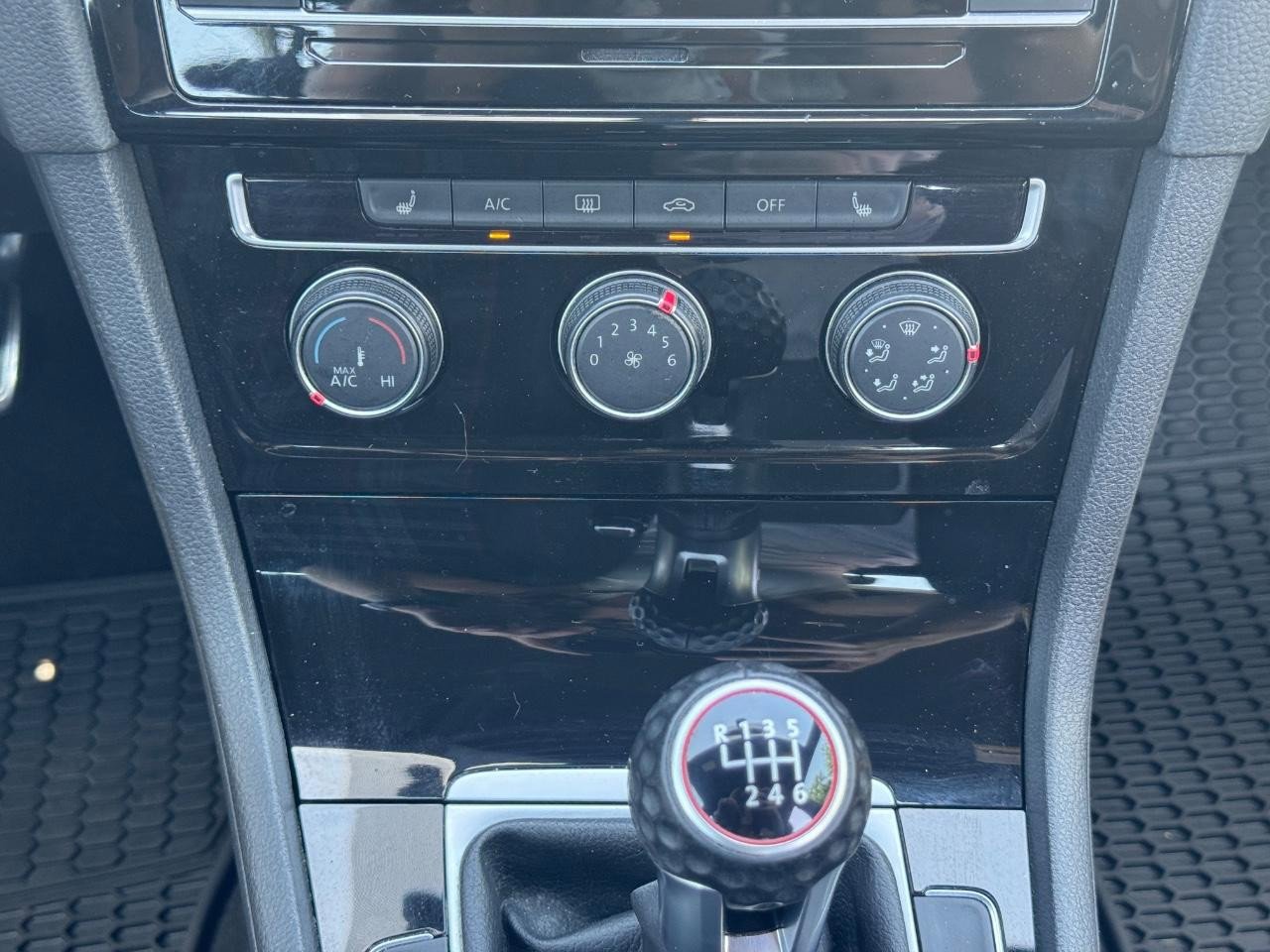 Used 2020 Volkswagen Golf 4-Door FWD image 14