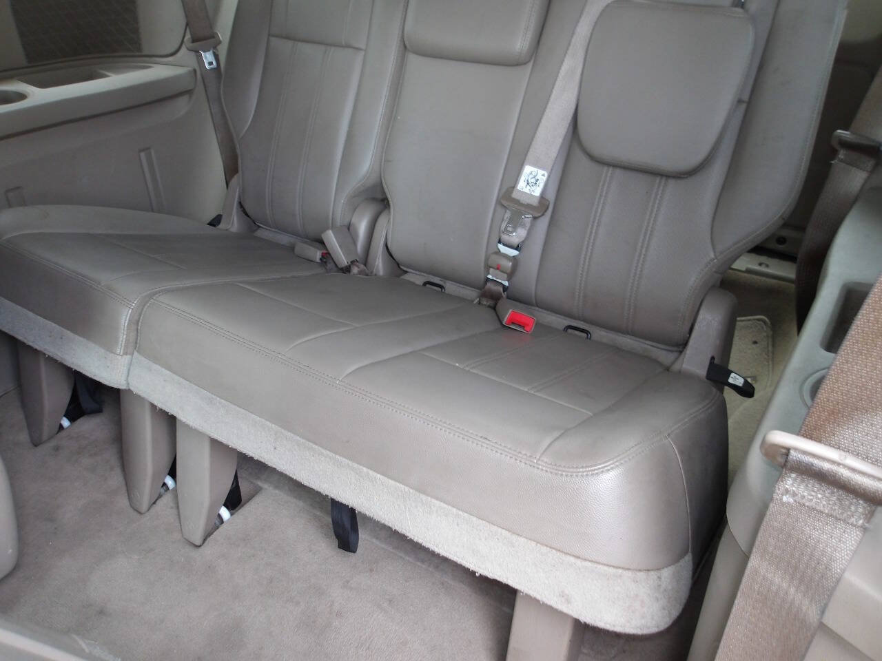Used 2014 Chrysler Town & Country Touring-L w/ Trailer Tow Group FWD image 8
