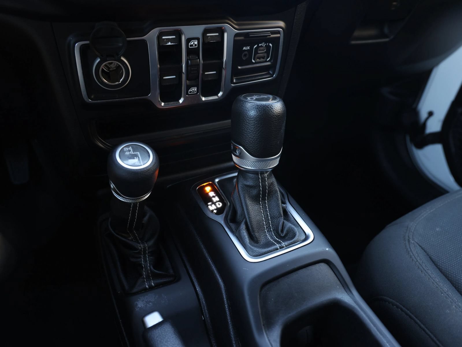 Used 2019 Jeep Wrangler Unlimited Sahara w/ Safety Group AWD/4WD image 32