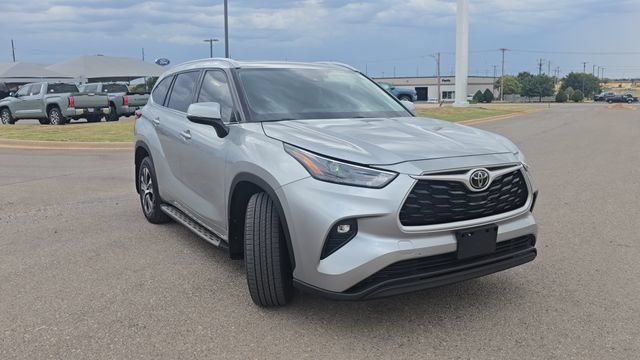 Used 2022 Toyota Highlander XLE FWD image 25