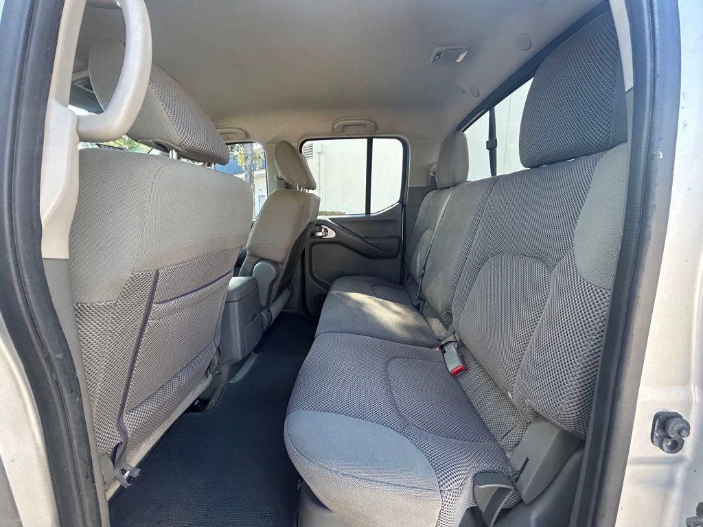 Used 2014 Nissan Frontier SV image 28