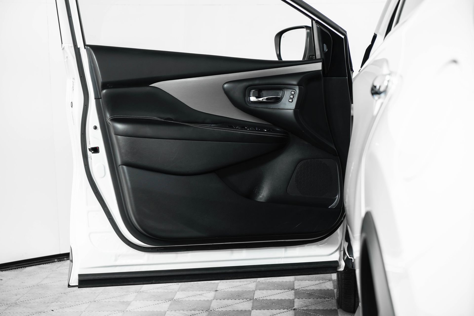 Used 2023 Nissan Murano SL w/ SL Moonroof Package image 15