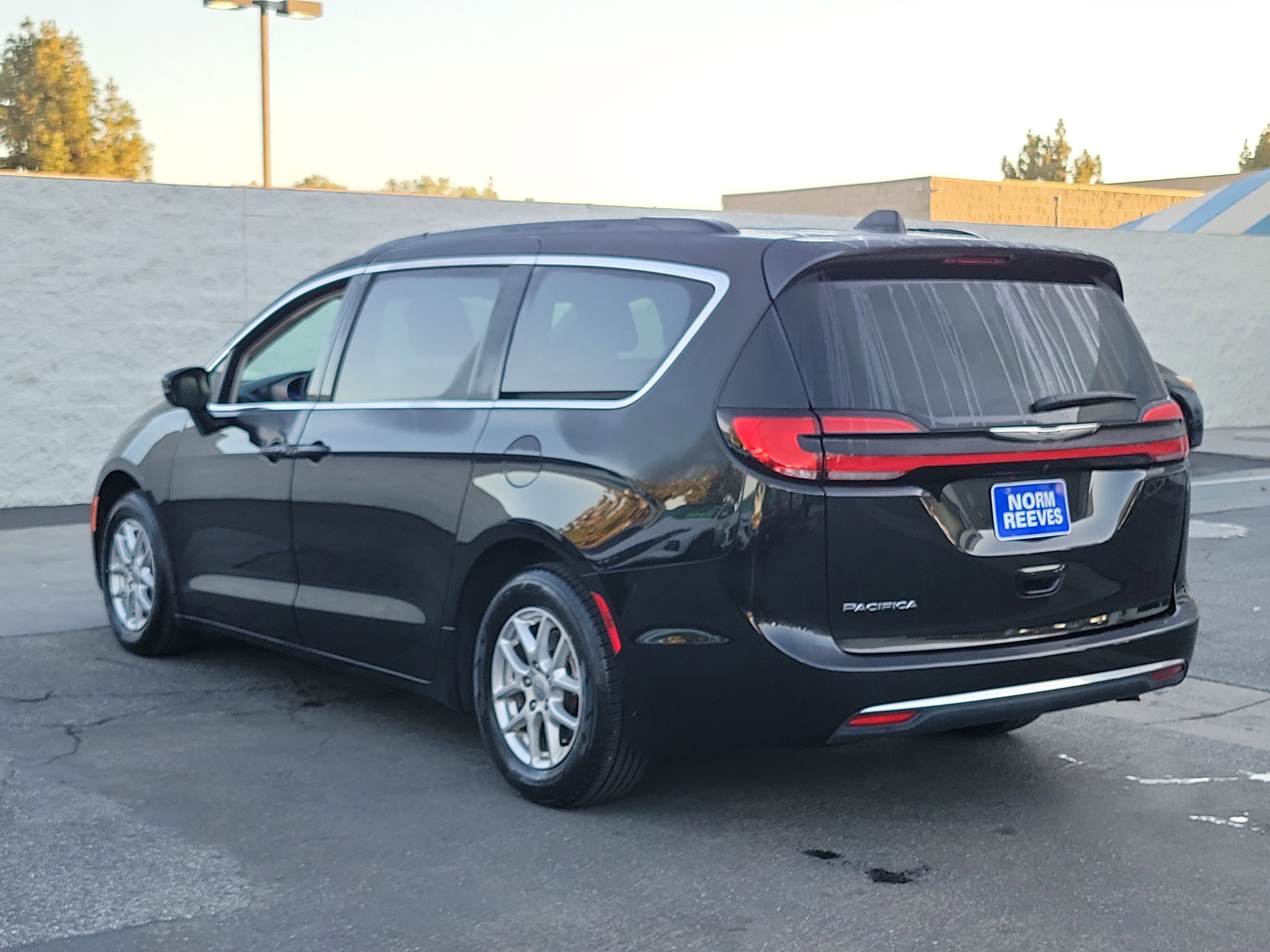 Used 2022 Chrysler Pacifica Touring-L image 27