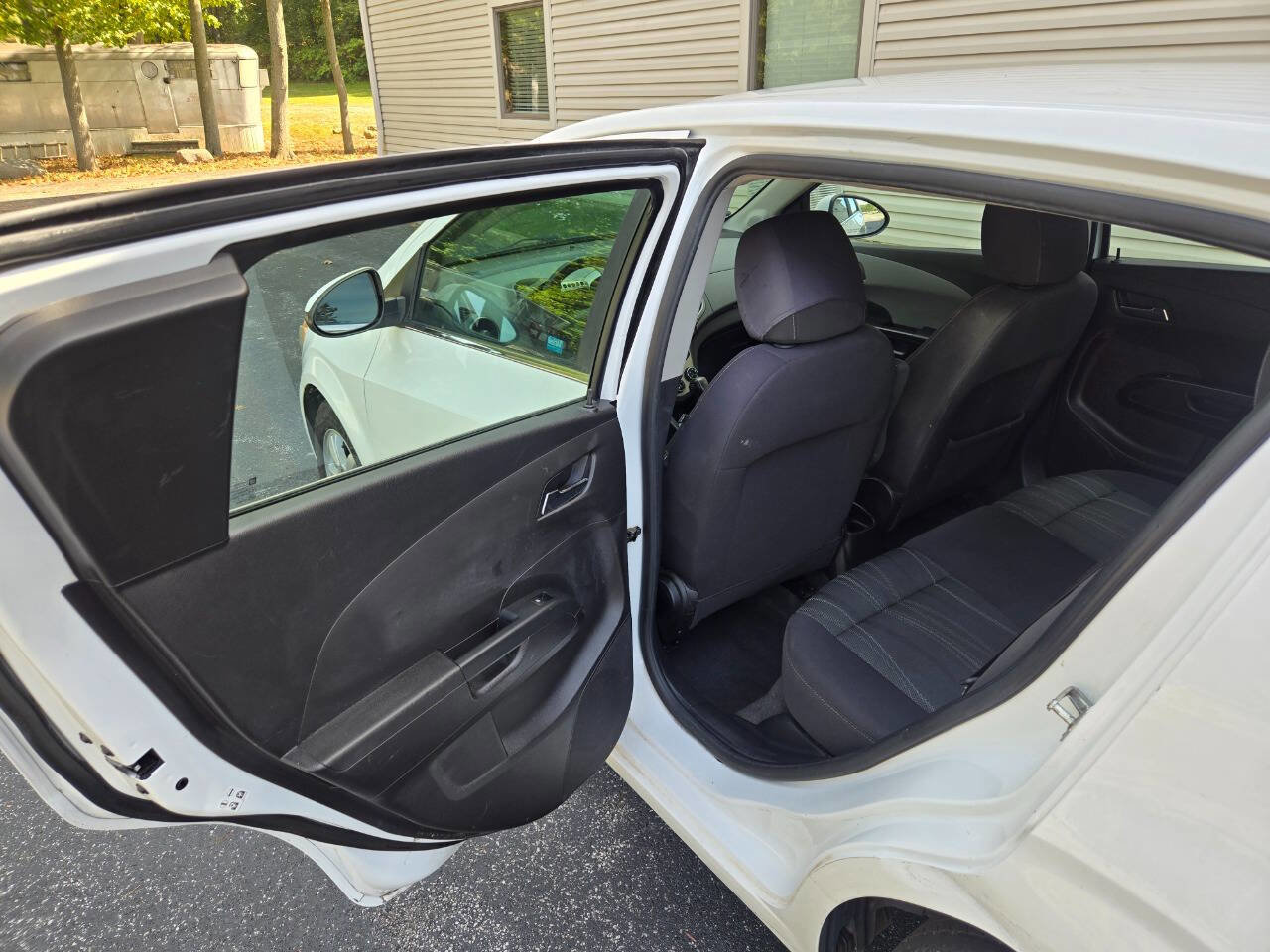 Used 2015 Chevrolet Sonic LT image 34