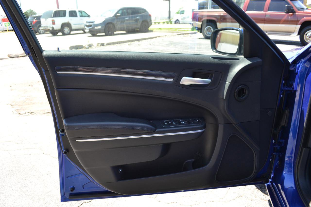 Used 2018 Chrysler 300 Touring L AWD/4WD image 30