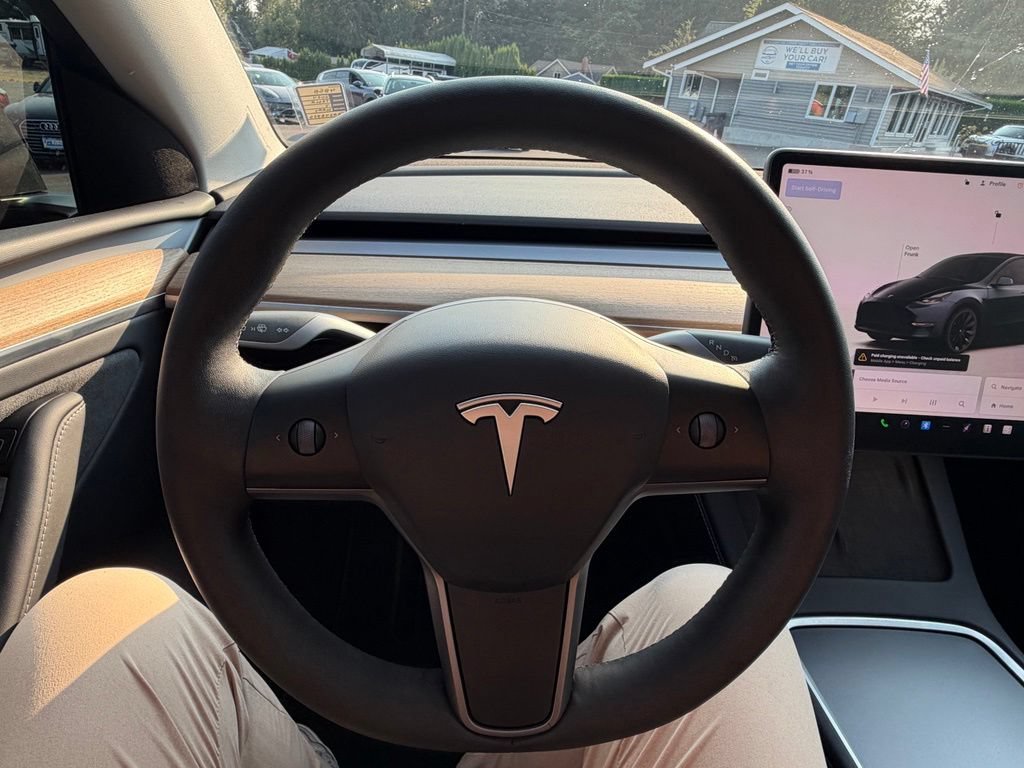 Used 2024 Tesla Model Y Long Range AWD/4WD image 13