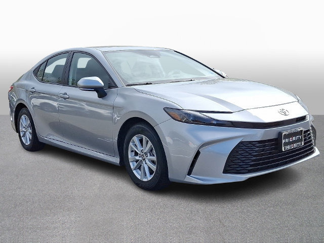 Used 2025 Toyota Camry LE FWD image 3