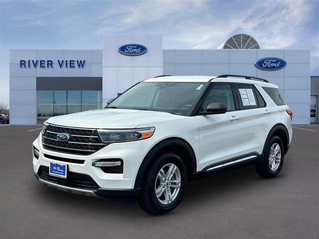 Certified 2023 Ford Explorer XLT w/ Equipment Group 202A AWD/4WD image 3