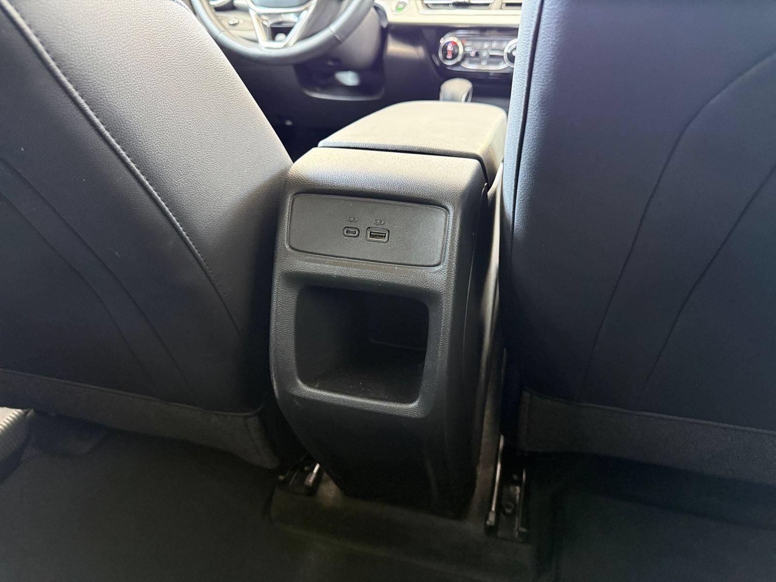 Used 2025 Chevrolet Trax LT w/ LT Convenience Package FWD image 23