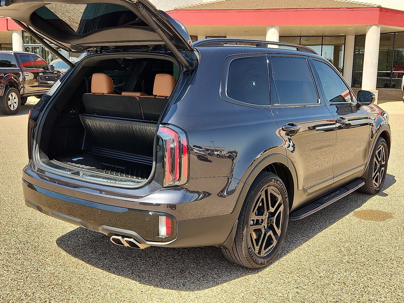 Used 2025 Kia Telluride SX X-Line AWD/4WD image 4