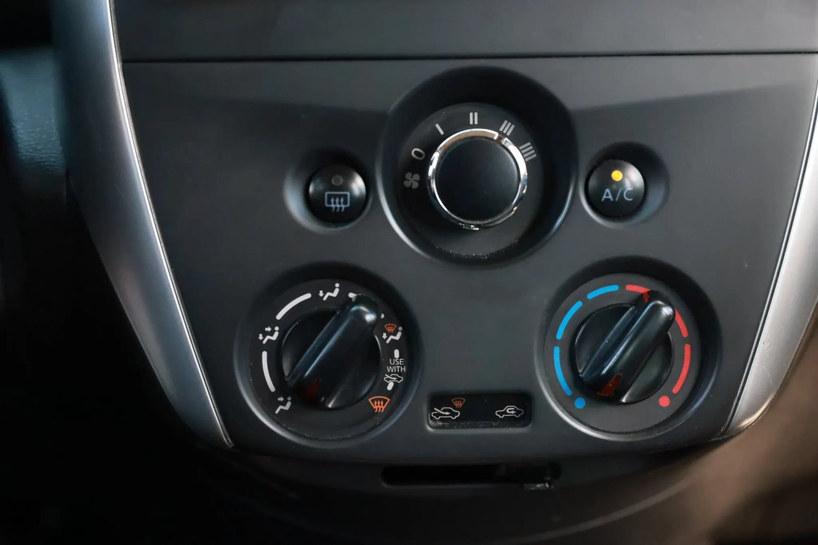 Used 2019 Nissan Versa SV FWD image 32