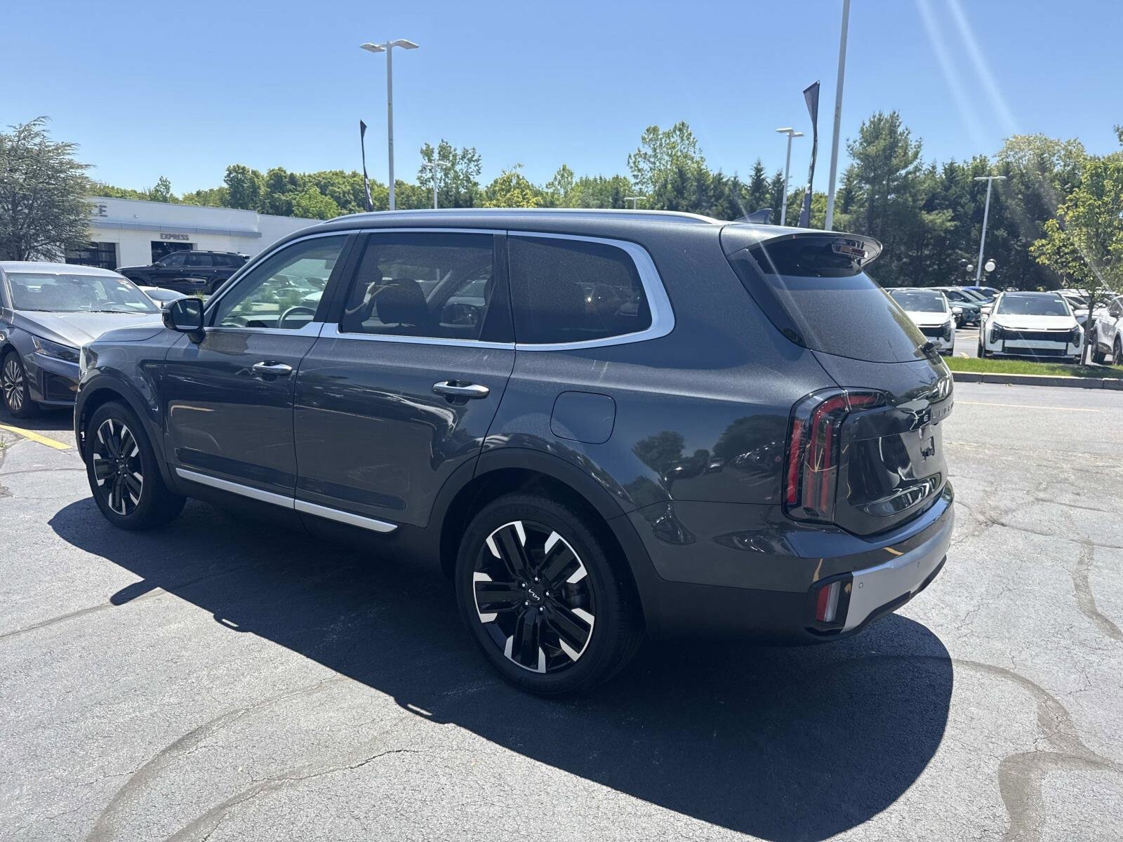 Used 2024 Kia Telluride SX Prestige AWD/4WD image 3