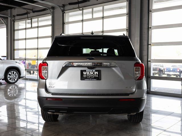 Used 2021 Ford Explorer XLT image 4