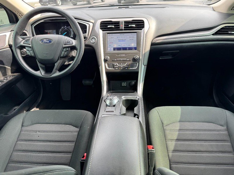 Used 2020 Ford Fusion SE FWD image 11