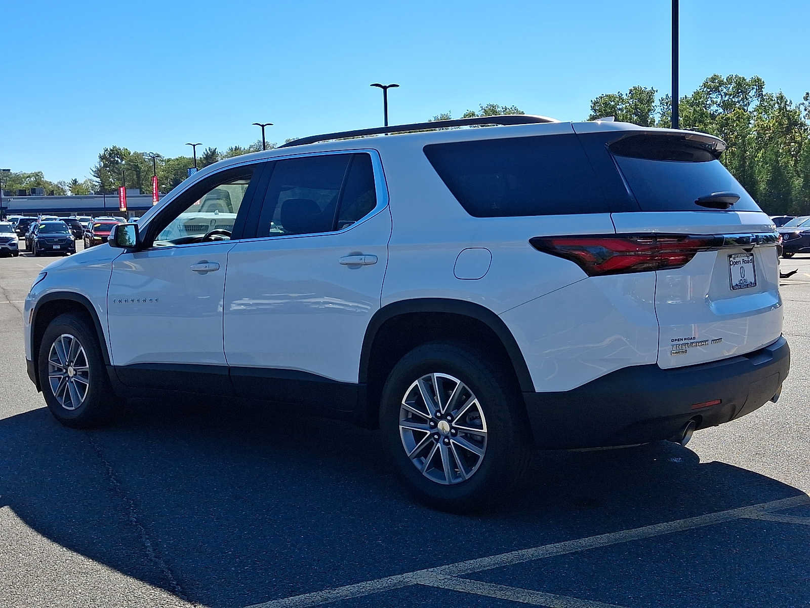 Used 2024 Chevrolet Traverse LT AWD/4WD image 4