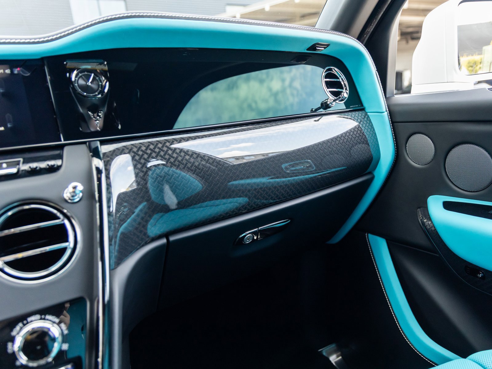 New 2026 Rolls-Royce Cullinan Black Badge image 37