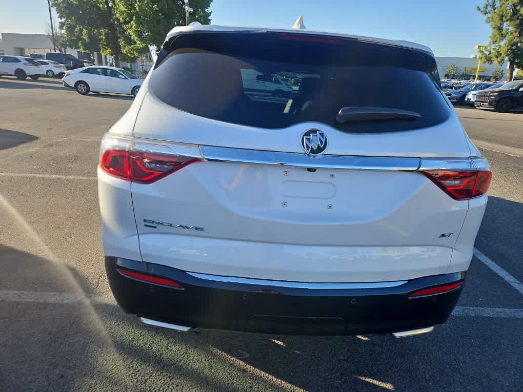 Used 2023 Buick Enclave Essence w/ Sport Touring Edition AWD/4WD image 7