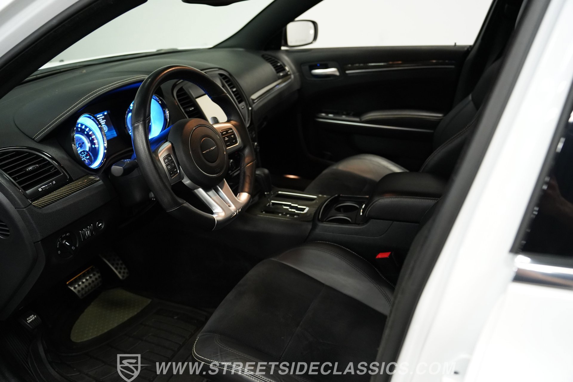 Used 2012 Chrysler 300 SRT8 w/ 19-Premium Speaker Group image 4