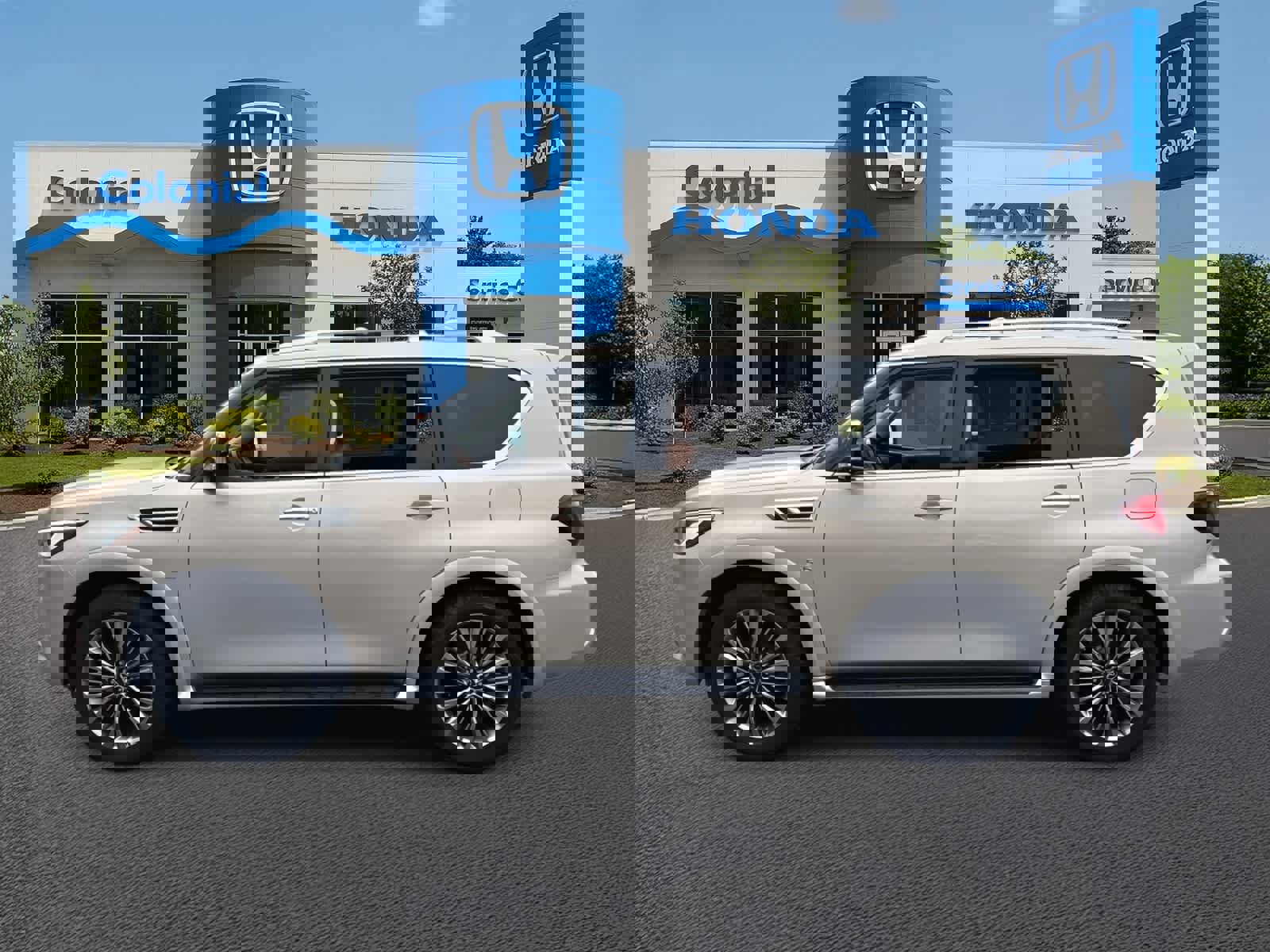 Used 2020 INFINITI QX80 Luxe w/ Sensory Package image 3