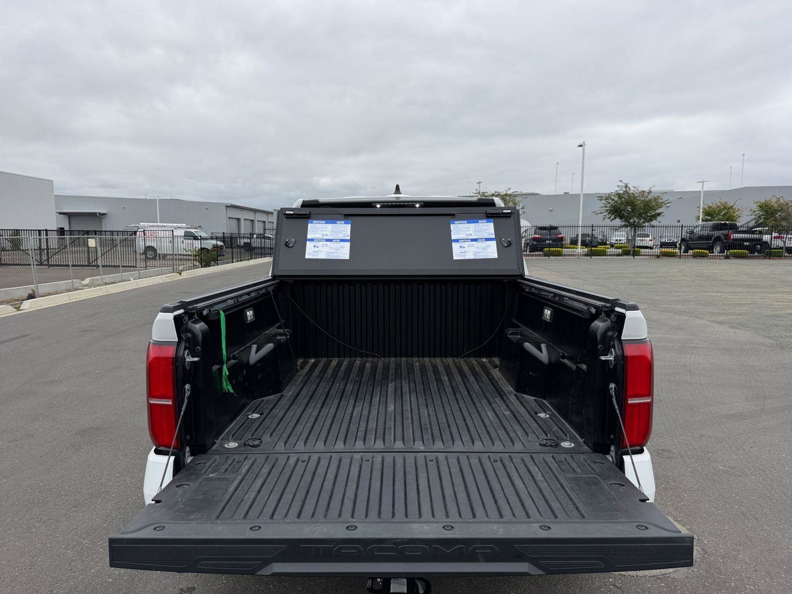 Used 2025 Toyota Tacoma SR5 AWD/4WD image 23
