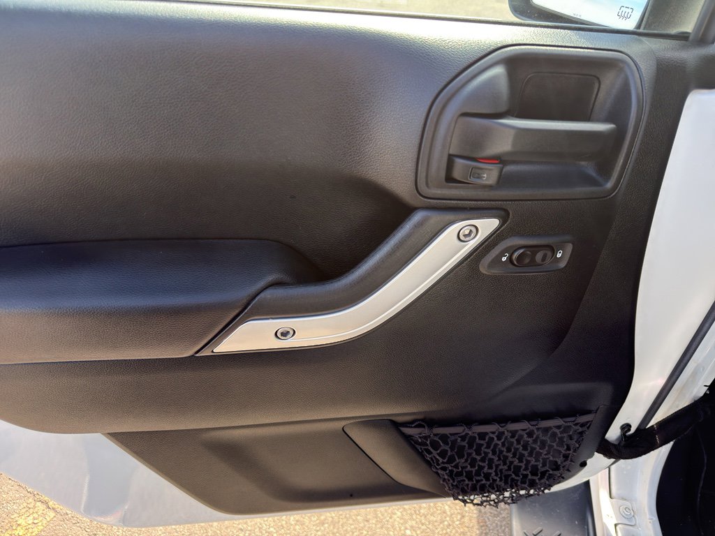 Used 2016 Jeep Wrangler Unlimited Sahara image 11