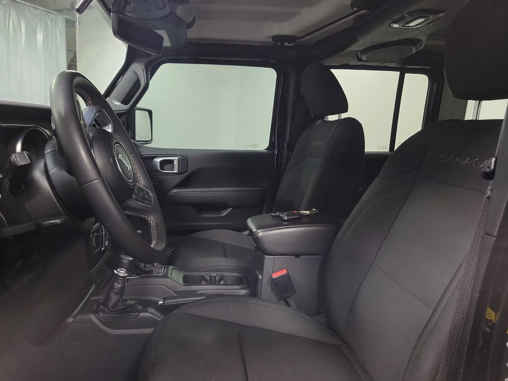 Used 2023 Jeep Wrangler Unlimited Sahara AWD/4WD image 15