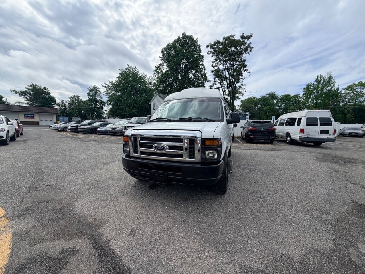 Used 2014 Ford E-250 and Econoline 250 Extended w/ Power Group RWD image 2