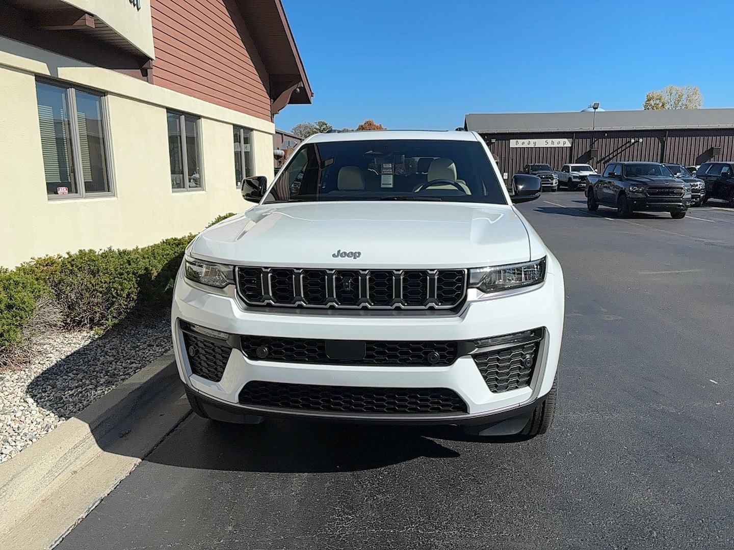 New 2027 Jeep Grand Cherokee L Limited AWD/4WD image 2