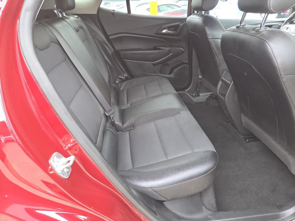 Used 2025 Chevrolet Trax LT w/ Driver Confidence Package FWD image 16