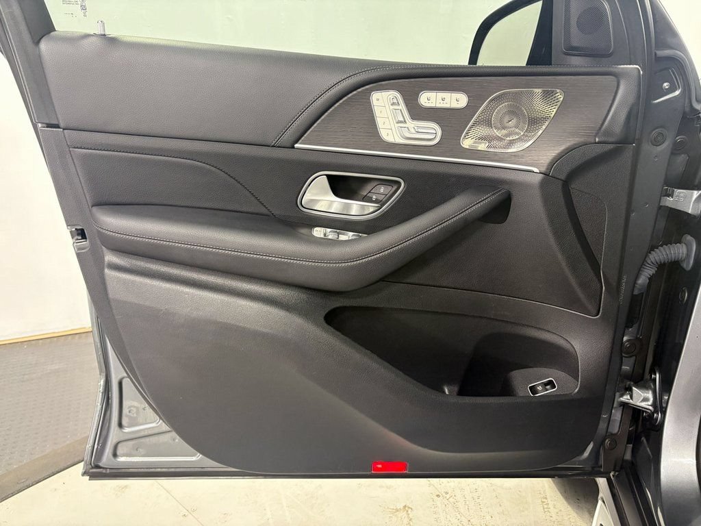 Used 2024 Mercedes-Benz GLS 450 4MATIC image 5