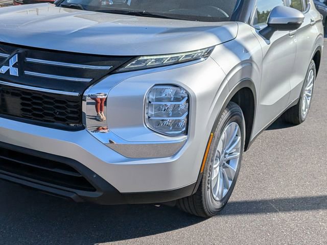 New 2026 Mitsubishi Outlander ES FWD image 9