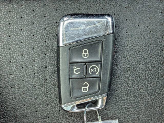 Used 2023 Volkswagen Atlas SEL R-Line AWD/4WD image 34