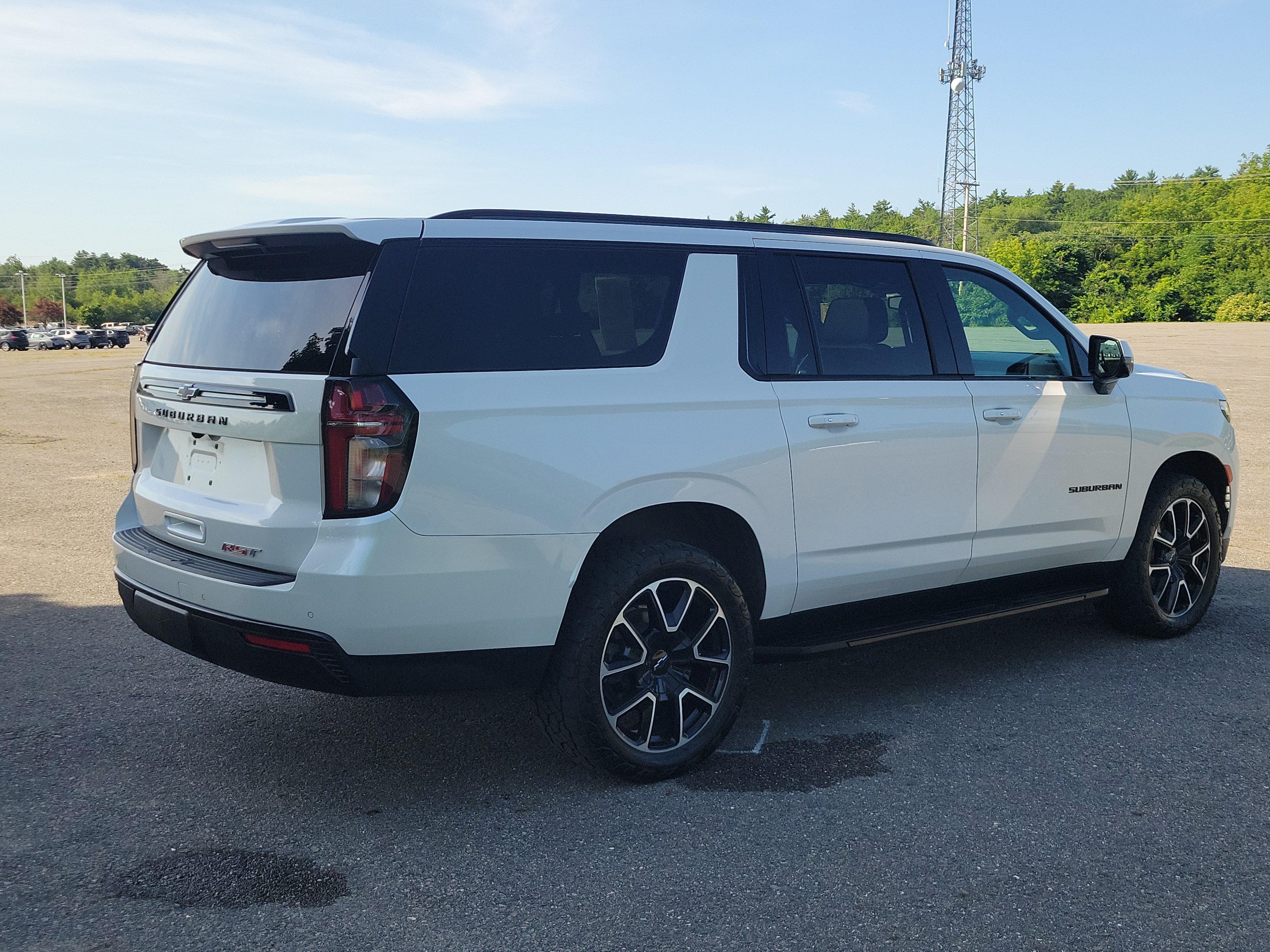 Used 2023 Chevrolet Suburban RST w/ Luxury Package AWD/4WD image 5