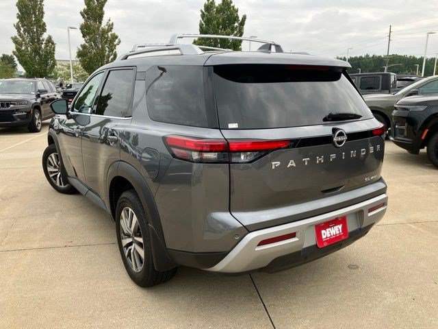 Used 2025 Nissan Pathfinder SL AWD/4WD image 9