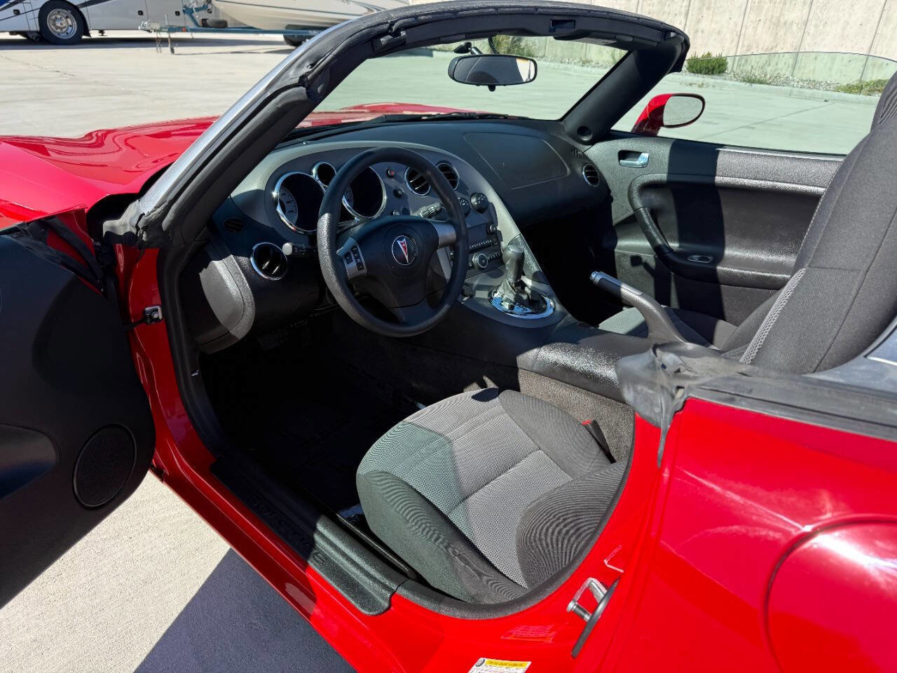 Used 2006 Pontiac Solstice Convertible w/ Power Package RWD image 17