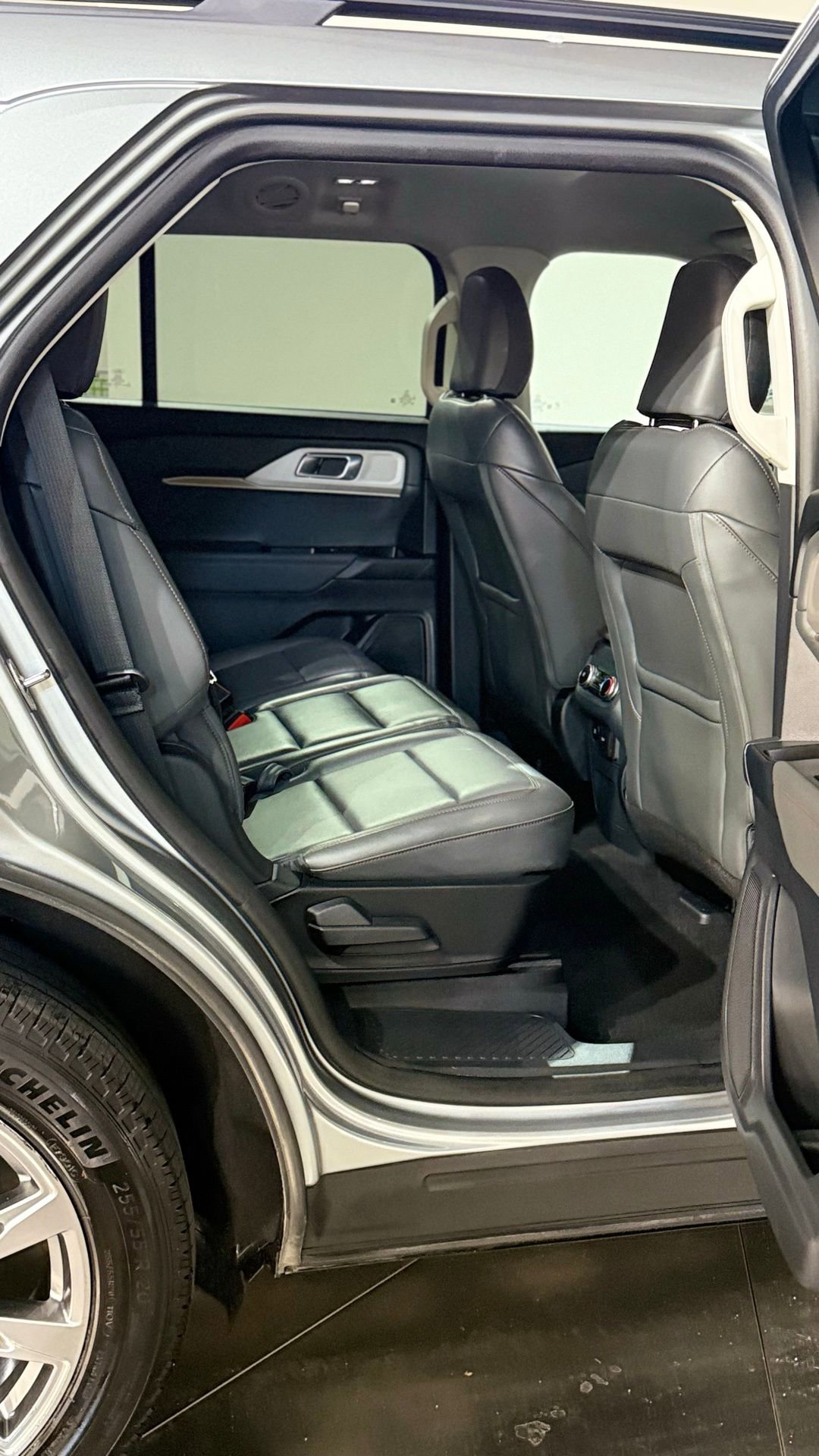 Used 2025 Ford Explorer Active w/ Active Comfort Package AWD/4WD image 69