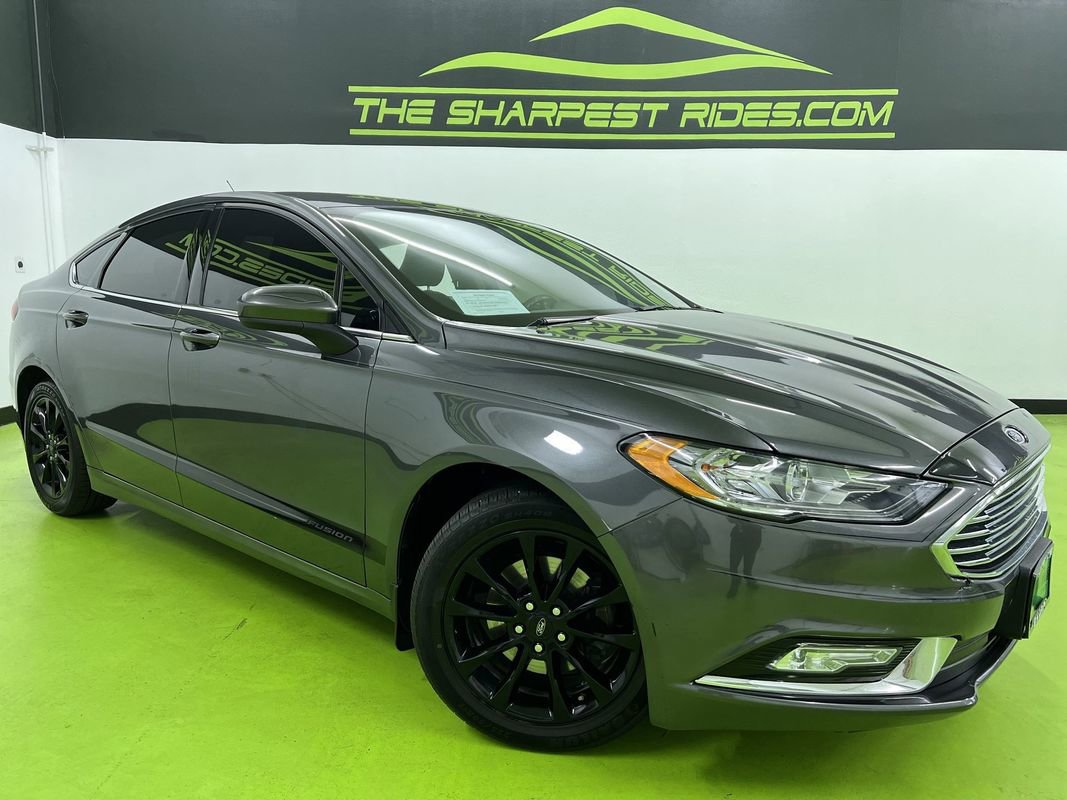 Used 2017 Ford Fusion SE FWD image 1