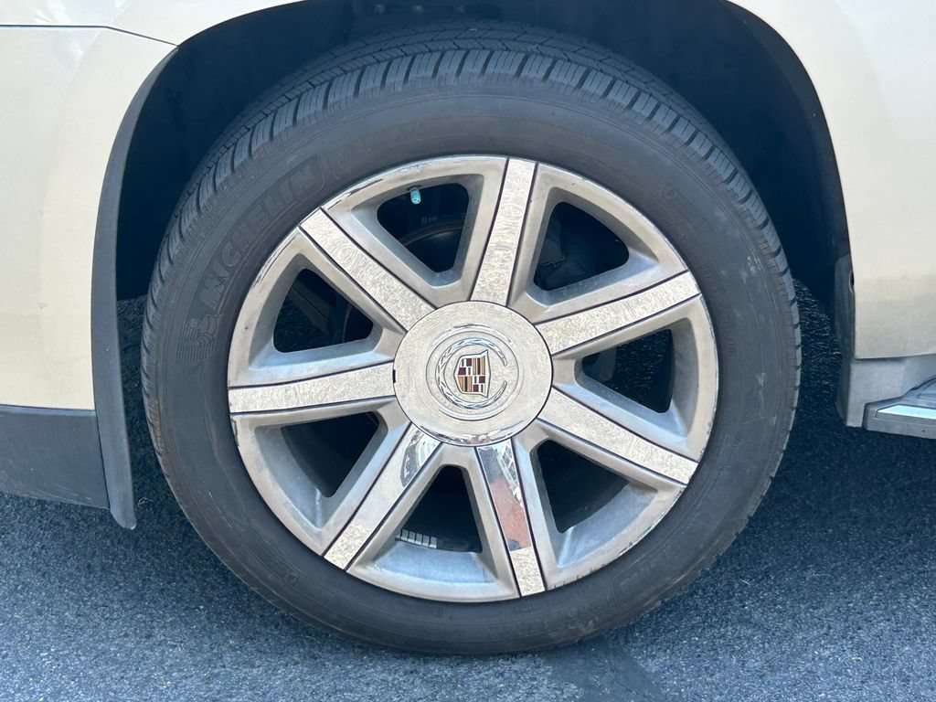 Used 2015 Cadillac Escalade Luxury AWD/4WD image 12