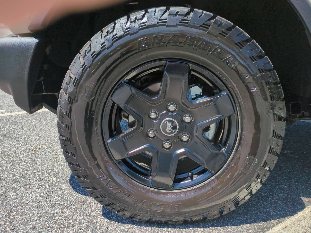 Used 2025 Ford Bronco Outer Banks AWD/4WD image 32