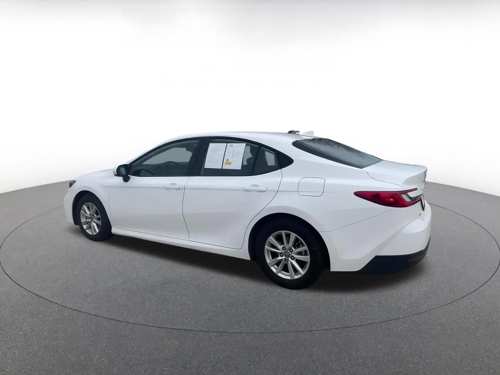 Used 2025 Toyota Camry LE image 10