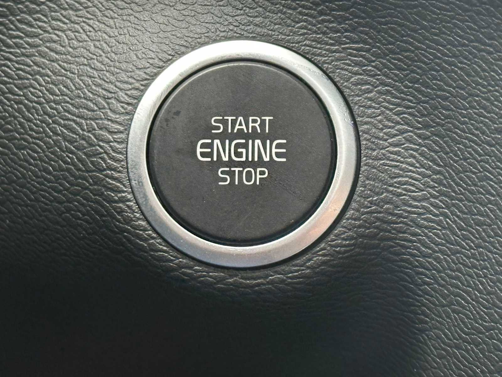 Used 2025 Volvo XC40 B5 Plus w/ Protection Package Premier image 31