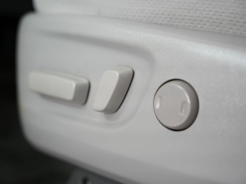 Used 2015 Toyota Sienna LE image 43