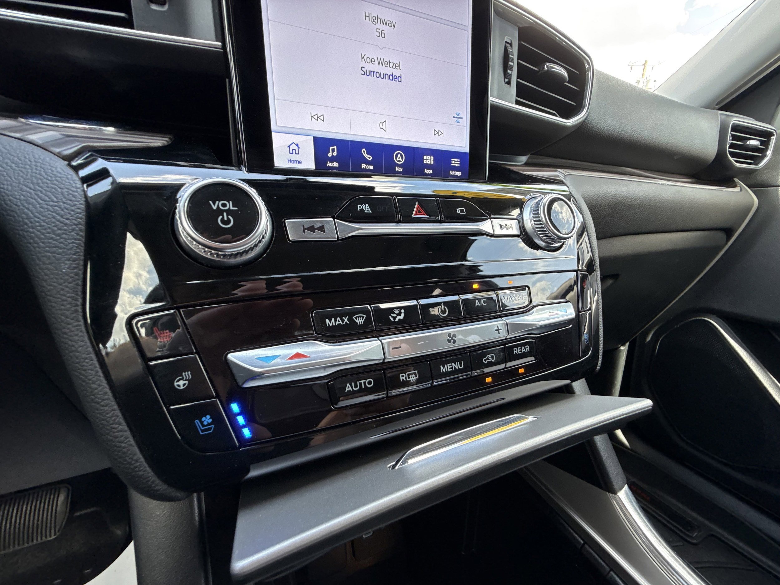 Certified 2023 Ford Explorer Limited w/ Limited Technology Package AWD/4WD image 19