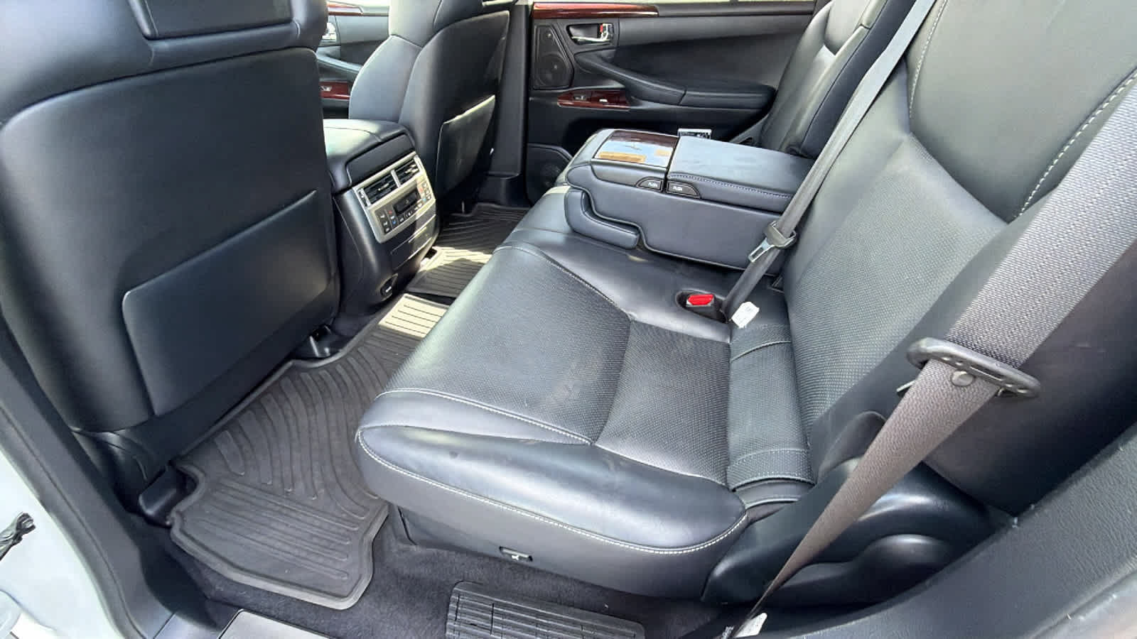 Used 2015 Lexus LX 570 4WD image 24