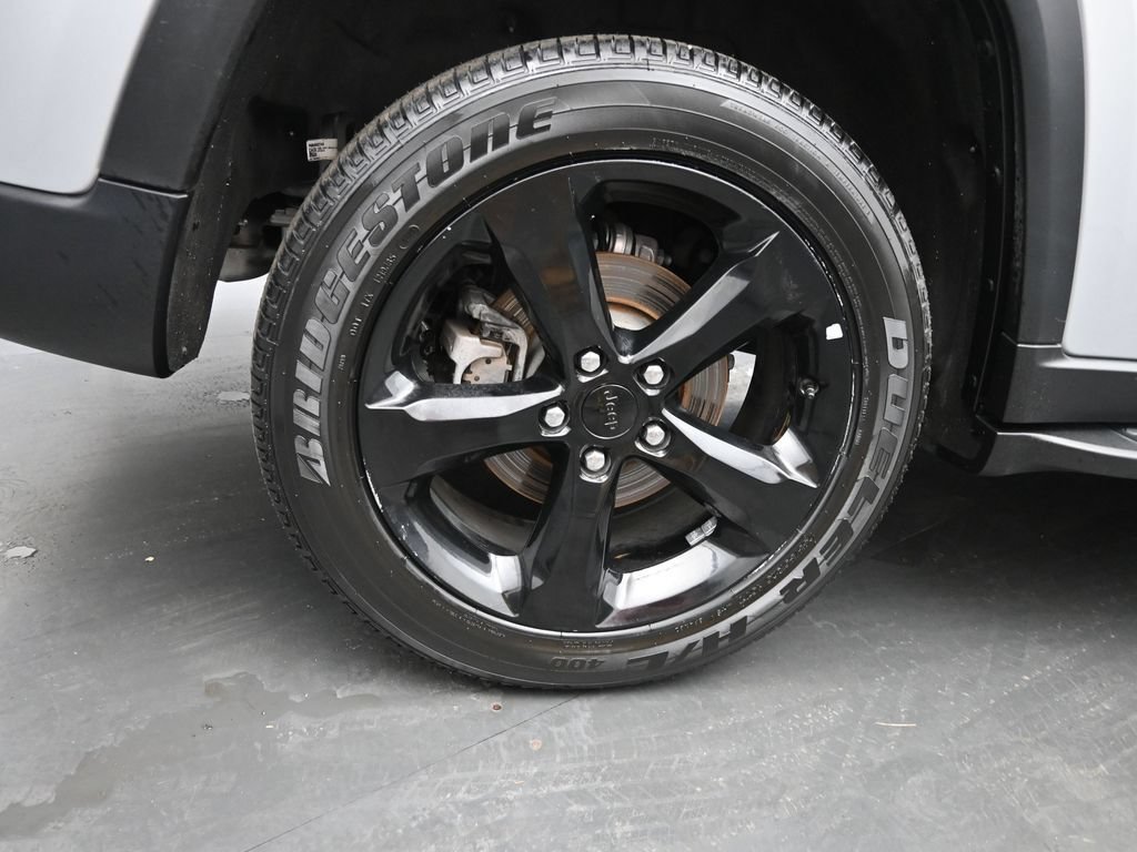 Used 2024 Jeep Grand Cherokee Altitude AWD/4WD image 43