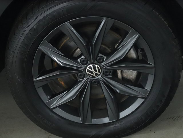 Used 2024 Volkswagen Tiguan SE image 10